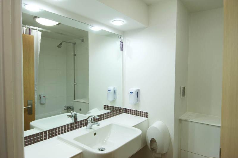 Premier Inn Premier Inn 贝格绍 外观 照片